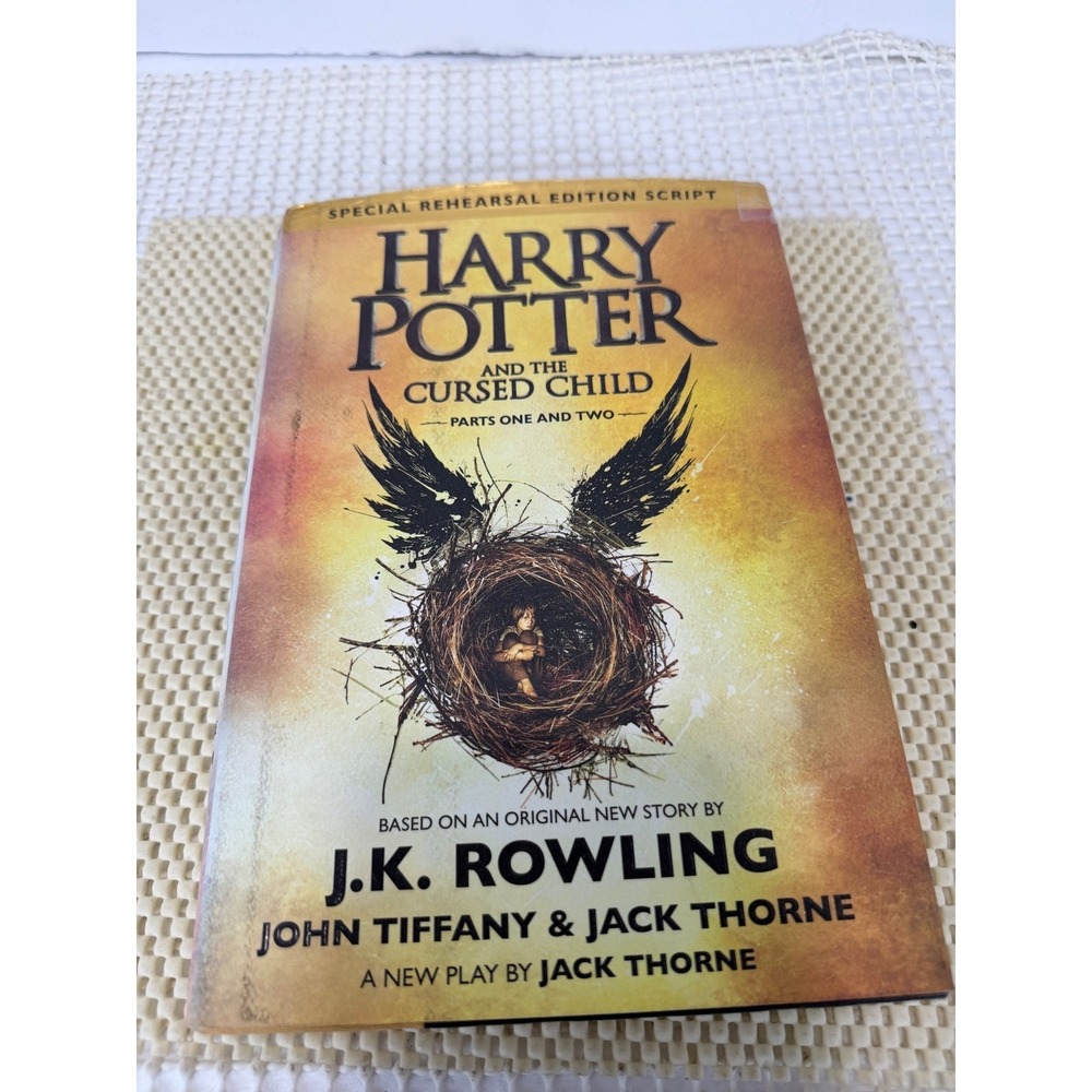 Harry Potter and the Cursed Child Parts 1&2 Special Rehearsal Edition Script EUC